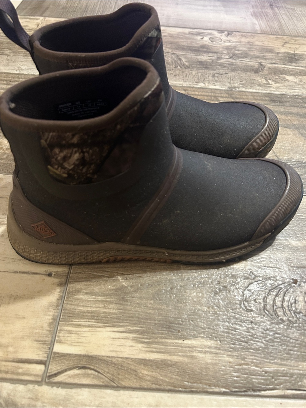 Men’s Muck outscape Chelsea boots slip ons size 11 ankle boots brown